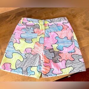 Signature 8 Colorful Puzzle Pattern Scribble 5 Pocket High Rise Denim Shorts SzS